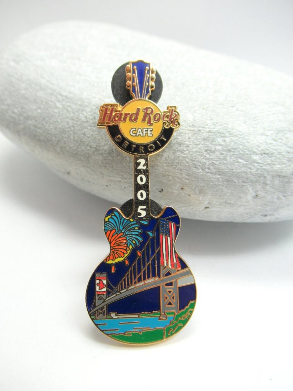 Vintage Detroit Hard Rock Cafe Guitar Pin - Picture 8 of 9